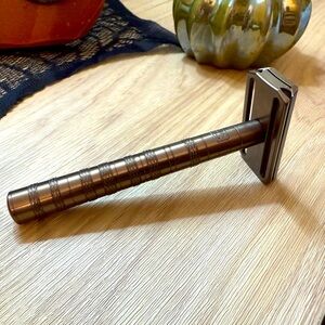 Henson AL13-M (Tan) Razor